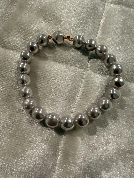 Versatile Elegance Gray Faux Pearl Bracelet - Picture 2 of 9